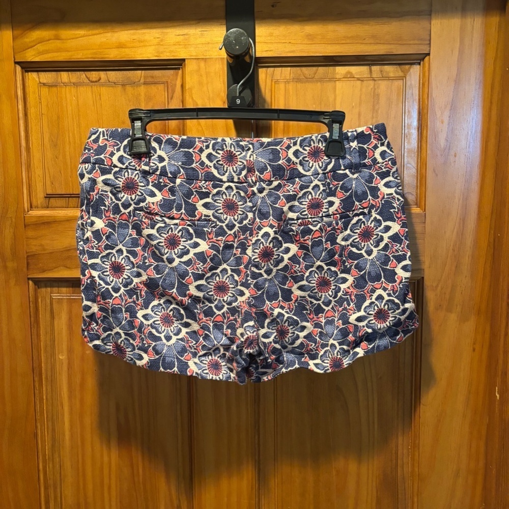 Ann Taylor Loft Riviera Floral Print Shorts Size 8 - Picture 3 of 6